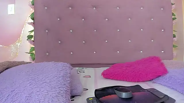 violet taylor  online show from June 2026 02:17:02 AM