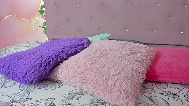 violet taylor  online show from April 2026 02:13:02 AM