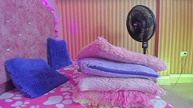 violet taylor  online show from September 2025 02:27:01 AM