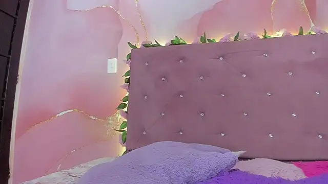 violet taylor  online show from May 2026 02:15:01 AM