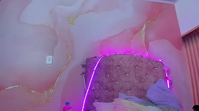 violet taylor  online show from December 2025 02:23:02 AM