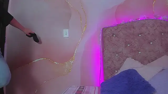 violet taylor  online show from October 2025 02:03:02 AM
