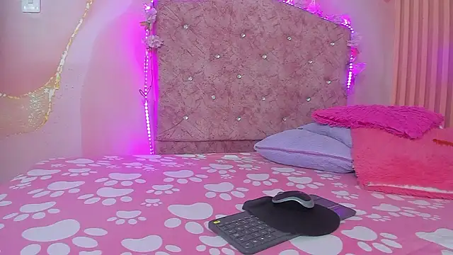 violet taylor  online show from February 2026 02:12:01 AM