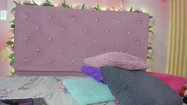 violet taylor  online show from April 2026 02:13:02 AM