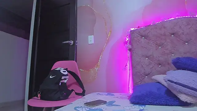 violet taylor  online show from November 2025 02:40:02 AM