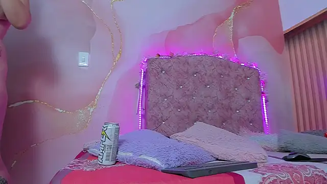 violet taylor  online show from December 2025 02:26:01 AM