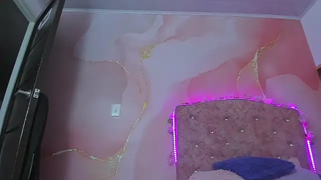 violet taylor  online show from November 2025 02:15:02 AM