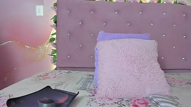 violet taylor  online show from May 2026 02:20:01 AM