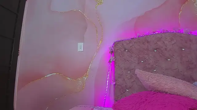 violet taylor  online show from March 2026 02:26:01 AM