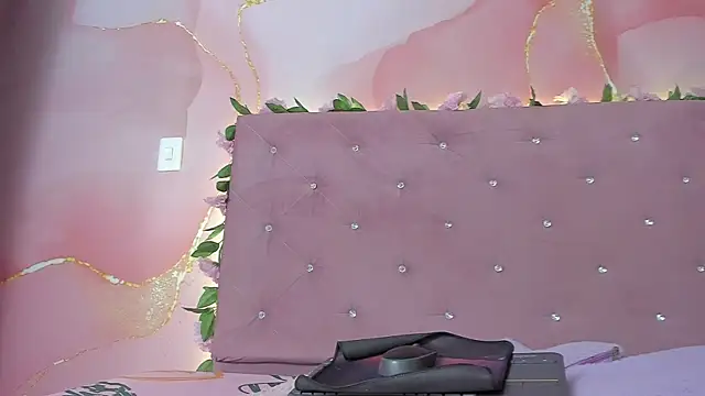 violet taylor  online show from July 2026 02:16:01 AM