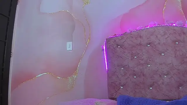 violet taylor  online show from November 2025 02:16:02 AM