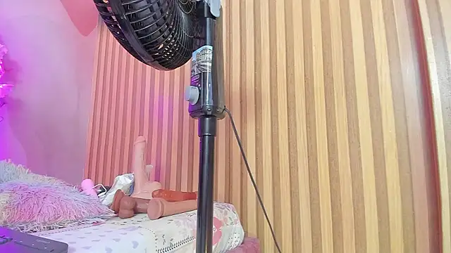 violet taylor  online show from January 2026 02:15:01 AM