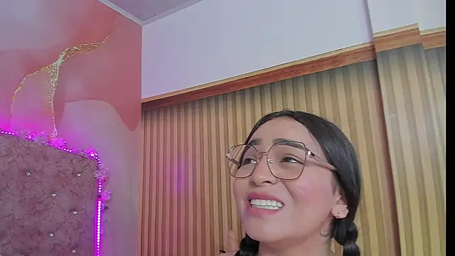 violet taylor  online show from November 2025 02:23:02 AM