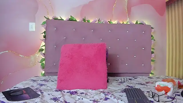 violet taylor  online show from April 2026 02:24:02 AM