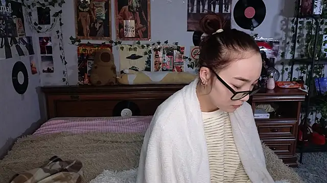 OdetteBiddy online show from November 2025 09:08:01 PM