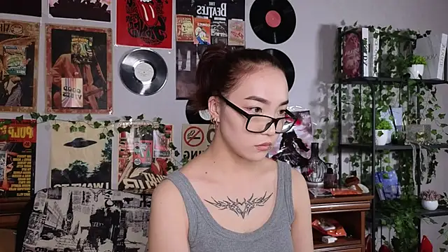 OdetteBiddy online show from November 2025 08:12:01 PM