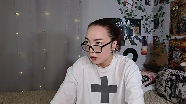 OdetteBiddy online show from November 2025 08:08:02 PM