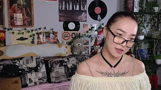 OdetteBiddy online show from November 2025 08:13:01 PM