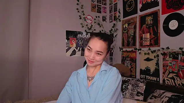 OdetteBiddy online show from November 2025 09:13:02 PM