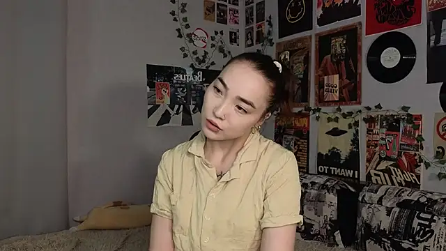 OdetteBiddy online show from November 2025 08:08:01 PM