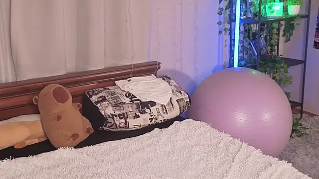 OdetteBiddy online show from December 2025 09:09:02 PM