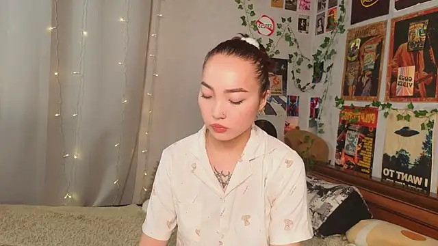 OdetteBiddy online show from November 2025 08:09:02 PM