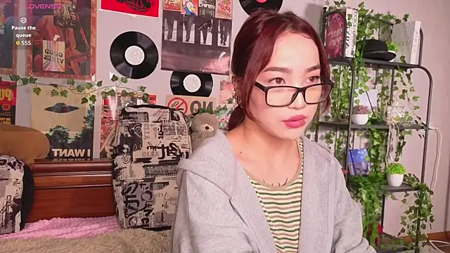 OdetteBiddy online show from November 2025 08:34:02 PM