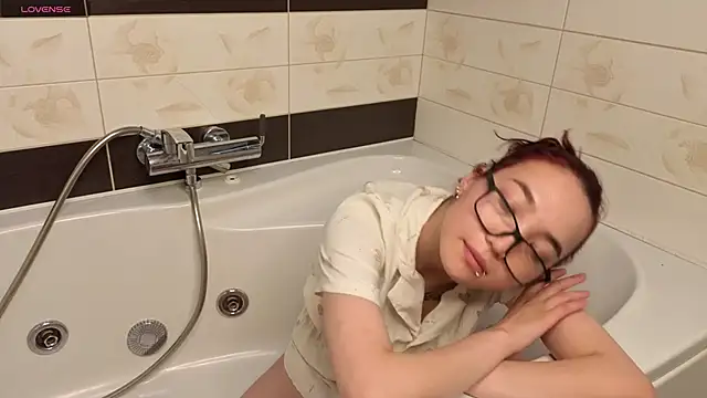 Snapshot of OdetteBiddy chatting on September 2025 09:59:02 PM OdetteBiddy online show from September 2025 09:59:02 PM