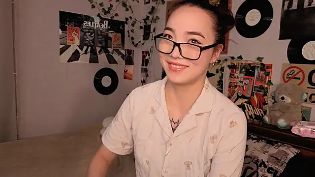 OdetteBiddy online show from November 2025 08:53:02 PM