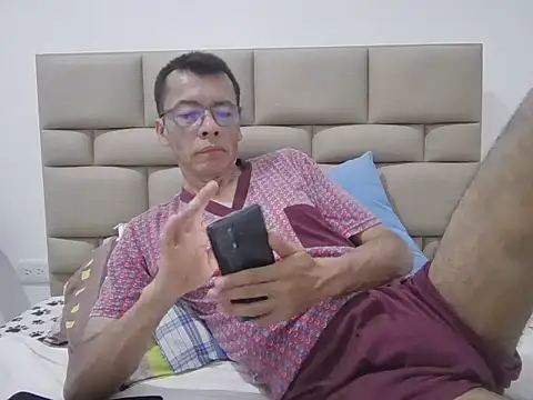 Snapshot of skinnylatino51 chatting on November 2025 12:28:02 AM skinnylatino51 online show from November 2025 12:28:02 AM