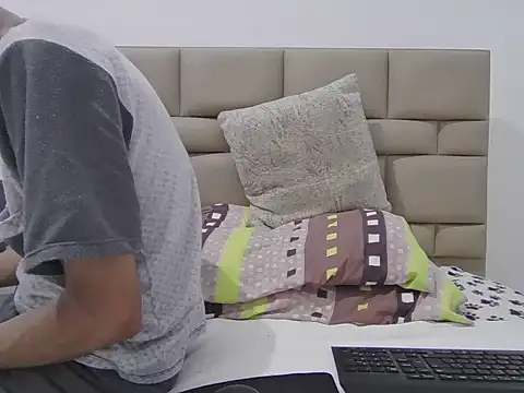 skinnylatino51 online show from April 2026 12:28:02 AM