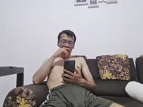 Snapshot of skinnylatino51 chatting on December 2025 12:11:01 AM skinnylatino51 online show from December 2025 12:11:01 AM