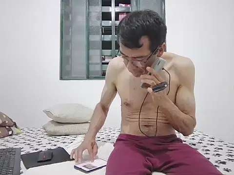 Snapshot of skinnylatino51 chatting on September 2025 01:12:01 AM skinnylatino51 online show from September 2025 01:12:01 AM