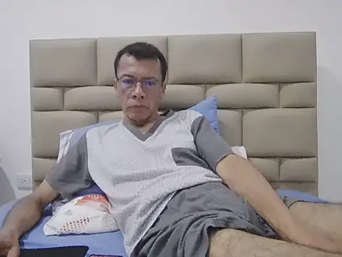 Snapshot of skinnylatino51 chatting on November 2025 12:15:02 AM skinnylatino51 online show from November 2025 12:15:02 AM