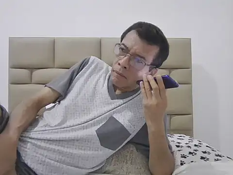 Snapshot of skinnylatino51 chatting on February 2026 01:35:02 AM skinnylatino51 online show from February 2026 01:35:02 AM