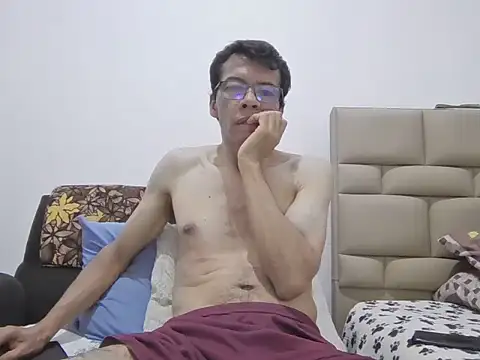Snapshot of skinnylatino51 chatting on June 2026 01:22:02 AM skinnylatino51 online show from June 2026 01:22:02 AM
