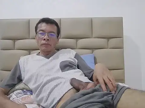 Snapshot of skinnylatino51 chatting on February 2026 02:53:01 AM skinnylatino51 online show from February 2026 02:53:01 AM