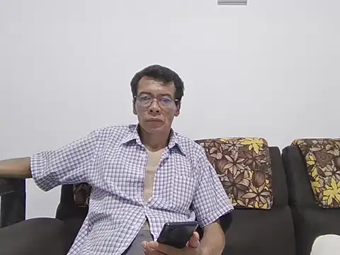 Snapshot of skinnylatino51 chatting on October 2025 12:35:02 AM skinnylatino51 online show from October 2025 12:35:02 AM