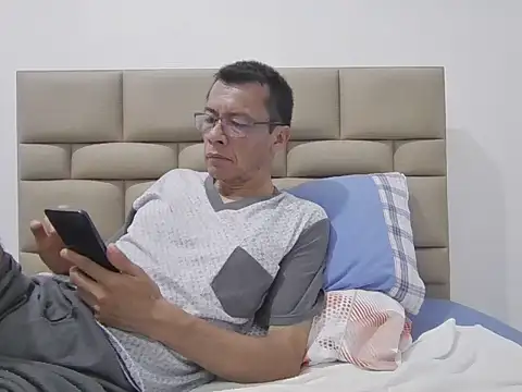 Snapshot of skinnylatino51 chatting on November 2025 12:03:02 AM skinnylatino51 online show from November 2025 12:03:02 AM