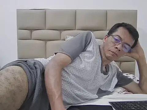 Snapshot of skinnylatino51 chatting on February 2026 01:39:02 AM skinnylatino51 online show from February 2026 01:39:02 AM