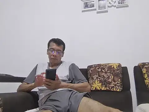 Snapshot of skinnylatino51 chatting on July 2026 01:14:02 AM skinnylatino51 online show from July 2026 01:14:02 AM