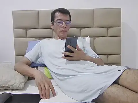 Snapshot of skinnylatino51 chatting on September 2025 12:27:05 AM skinnylatino51 online show from September 2025 12:27:05 AM