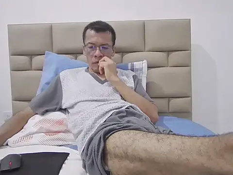 Snapshot of skinnylatino51 chatting on November 2025 12:04:02 AM skinnylatino51 online show from November 2025 12:04:02 AM