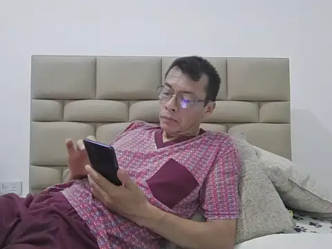 skinnylatino51 online show from March 2026 12:56:01 AM