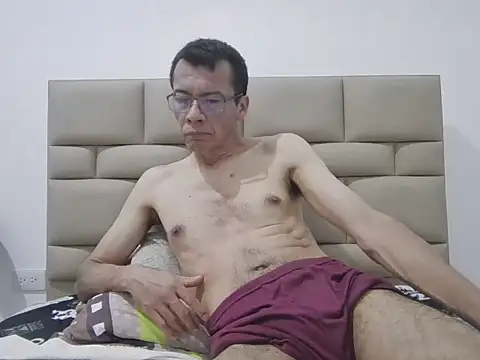 Snapshot of skinnylatino51 chatting on January 2026 12:58:01 AM skinnylatino51 online show from January 2026 12:58:01 AM