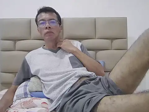 Snapshot of skinnylatino51 chatting on February 2026 01:16:02 AM skinnylatino51 online show from February 2026 01:16:02 AM