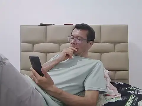 Snapshot of skinnylatino51 chatting on December 2025 03:12:02 AM skinnylatino51 online show from December 2025 03:12:02 AM