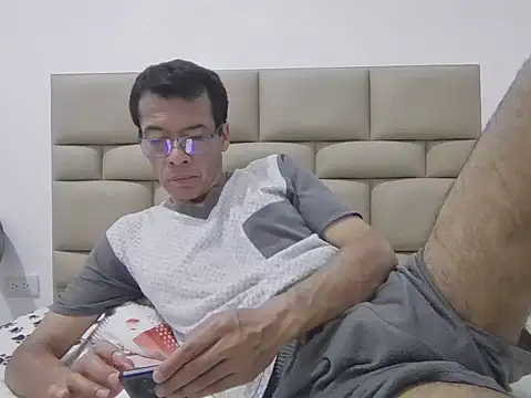 Snapshot of skinnylatino51 chatting on February 2026 12:52:02 AM skinnylatino51 online show from February 2026 12:52:02 AM