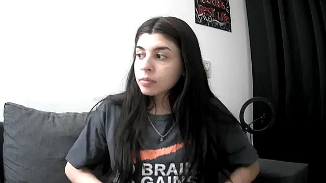 Snapshot of VioletaZein chatting on November 2025 04:44:01 AM VioletaZein online show from November 2025 04:44:01 AM