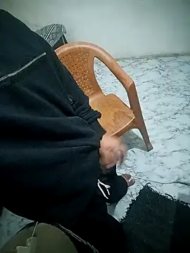 Kartikkartik8595 online show from December 2025 07:04:01 PM